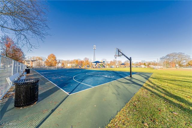 121 Slippery Rock Lane, Berea, OH 44017