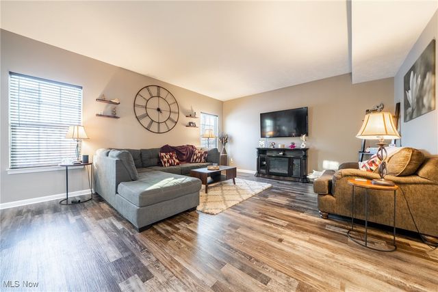 121 Slippery Rock Lane, Berea, OH 44017