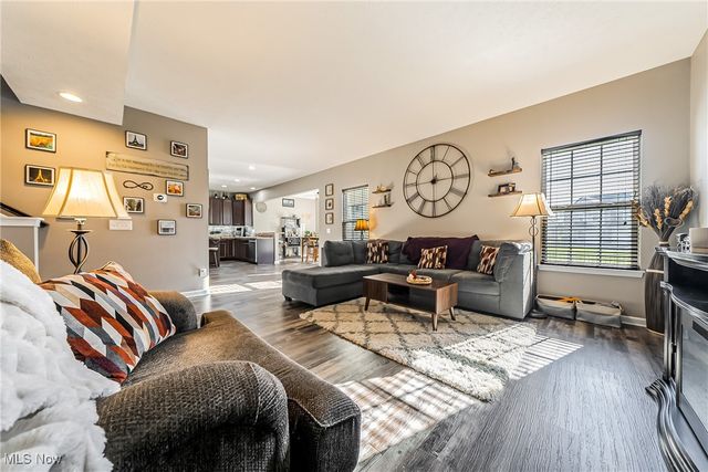 121 Slippery Rock Lane, Berea, OH 44017