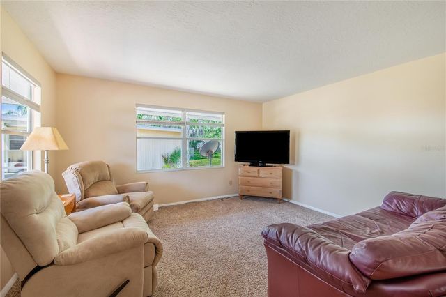 31 WOODLAND CIRCLE, Haines City, FL 33844