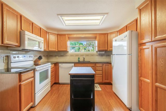 31 WOODLAND CIRCLE, Haines City, FL 33844
