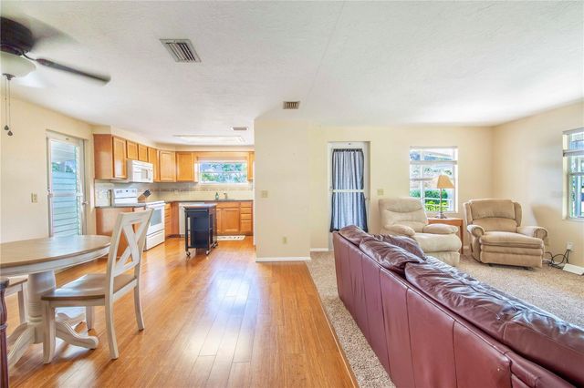 31 WOODLAND CIRCLE, Haines City, FL 33844