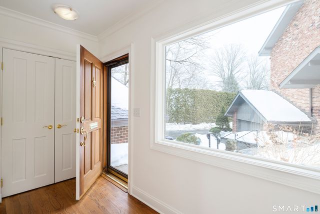 377 Main Street APT 17, New Canaan, CT 06840