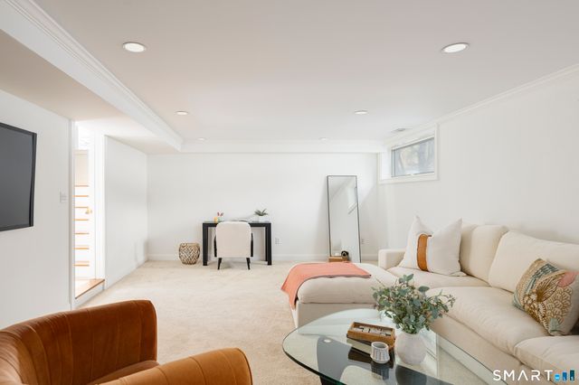 377 Main Street APT 17, New Canaan, CT 06840