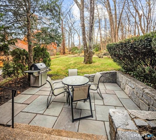 377 Main Street APT 17, New Canaan, CT 06840