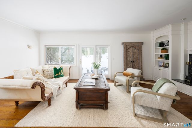 377 Main Street APT 17, New Canaan, CT 06840