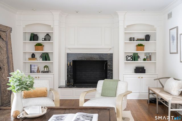 377 Main Street APT 17, New Canaan, CT 06840