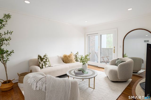 377 Main Street APT 17, New Canaan, CT 06840