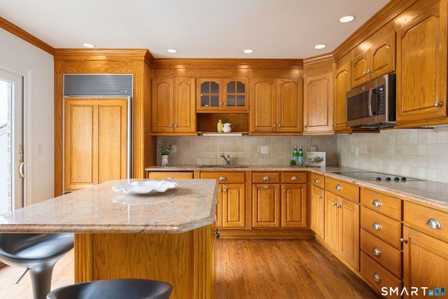 377 Main Street APT 17, New Canaan, CT 06840