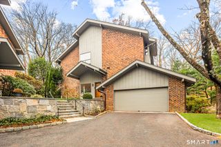 377 Main Street APT 17, New Canaan, CT 06840