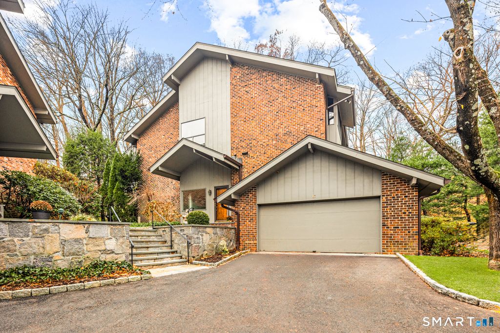 377 Main Street APT 17, New Canaan, CT 06840