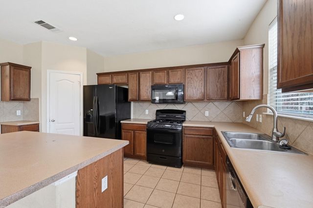 12621 Wayne Spur LN, Elgin, TX 78621