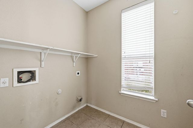 12621 Wayne Spur LN, Elgin, TX 78621