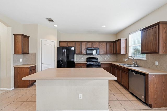 12621 Wayne Spur LN, Elgin, TX 78621