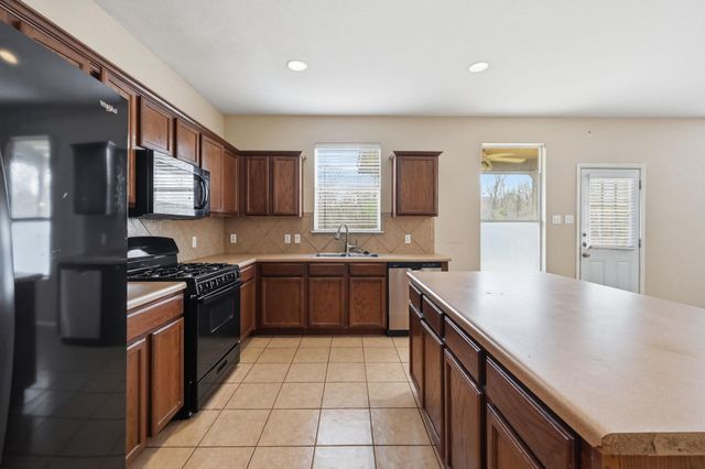 12621 Wayne Spur LN, Elgin, TX 78621