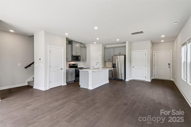 4031 Summit Woods Drive, Charlotte, NC 28216