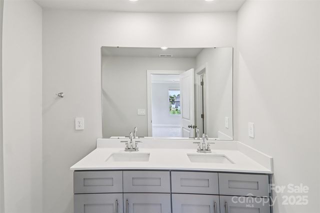 4031 Summit Woods Drive, Charlotte, NC 28216