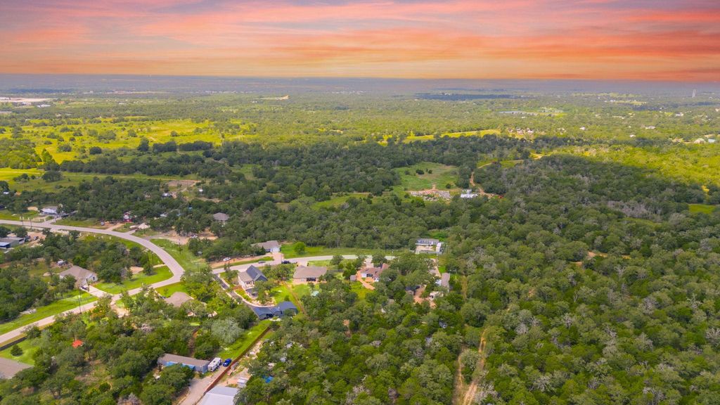 204 Brentwood DR, Cedar Creek, TX 78612