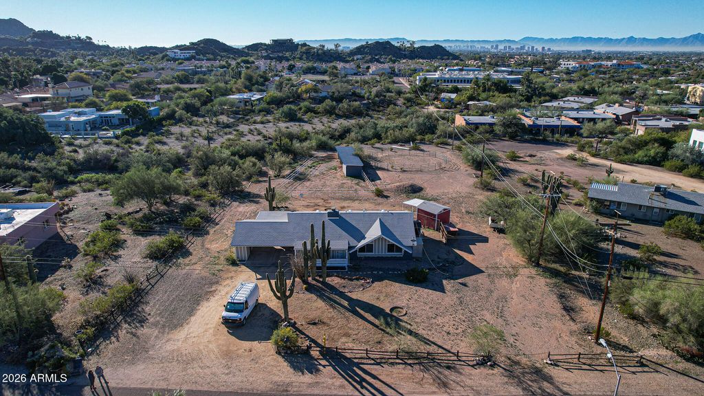 1701 E LAS PALMARITAS Drive, Phoenix, AZ 85020 — exterior