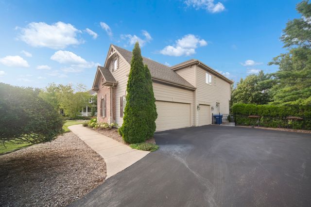 3818 Grand View Court, St. Charles, IL 60175