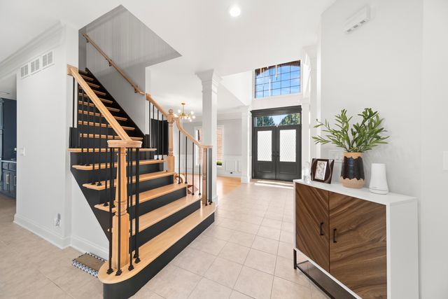 3818 Grand View Court, St. Charles, IL 60175