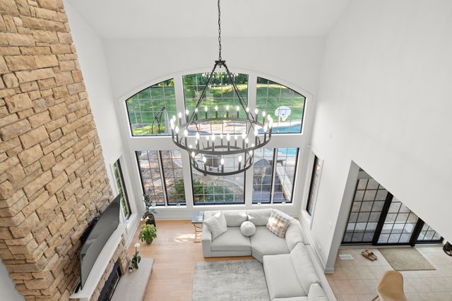 3818 Grand View Court, St. Charles, IL 60175