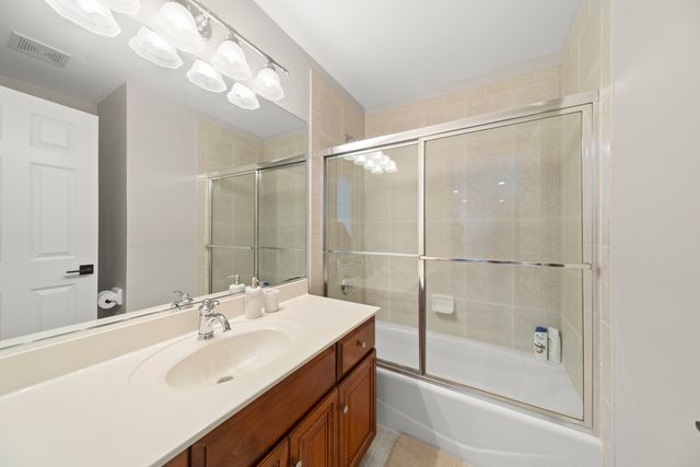 3818 Grand View Court, St. Charles, IL 60175