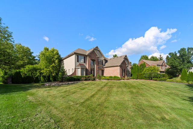 3818 Grand View Court, St. Charles, IL 60175