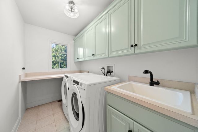 3818 Grand View Court, St. Charles, IL 60175