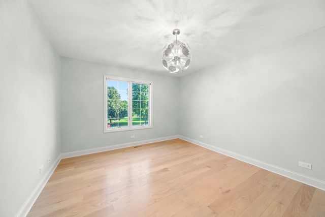 3818 Grand View Court, St. Charles, IL 60175