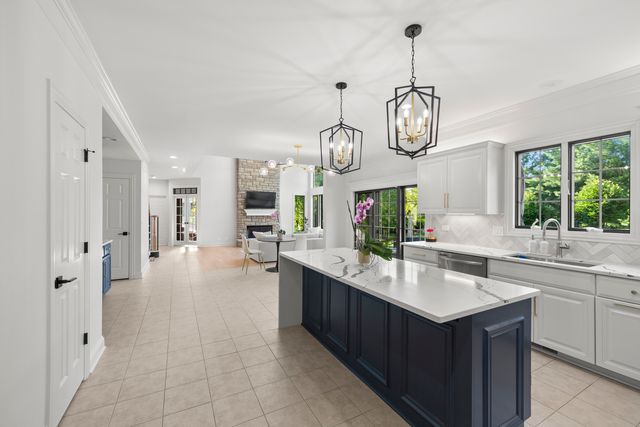 3818 Grand View Court, St. Charles, IL 60175