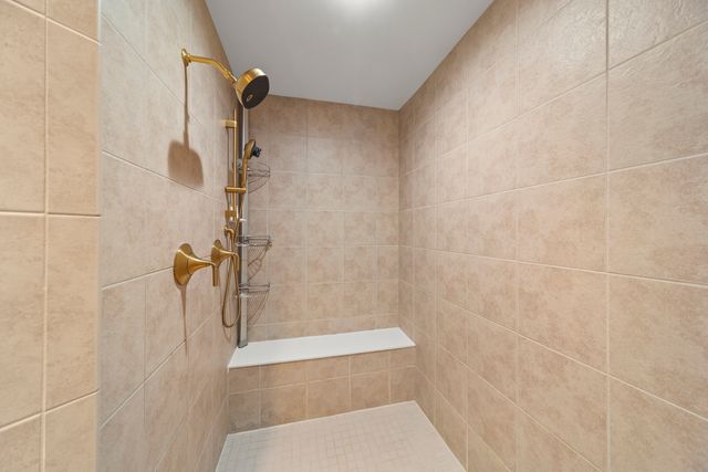 3818 Grand View Court, St. Charles, IL 60175