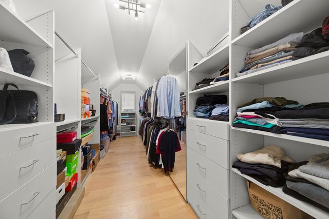 3818 Grand View Court, St. Charles, IL 60175