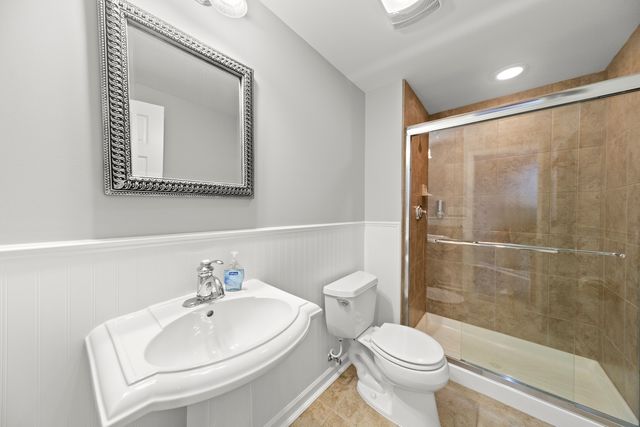 3818 Grand View Court, St. Charles, IL 60175