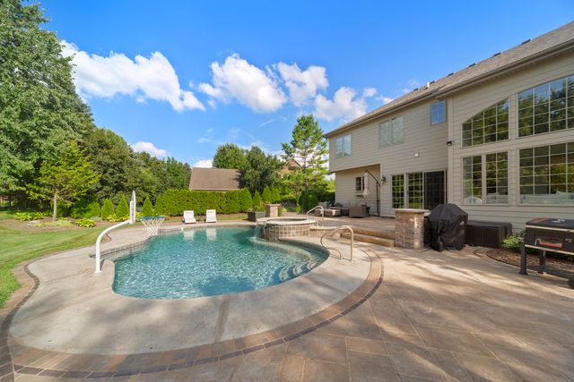 3818 Grand View Court, St. Charles, IL 60175