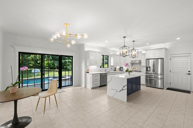 3818 Grand View Court, St. Charles, IL 60175