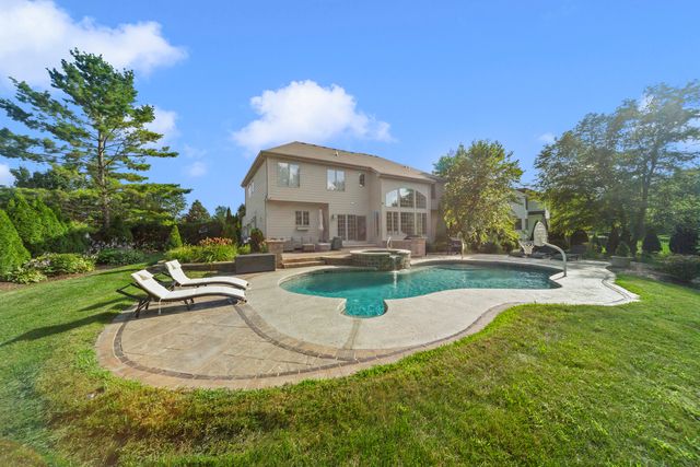 3818 Grand View Court, St. Charles, IL 60175