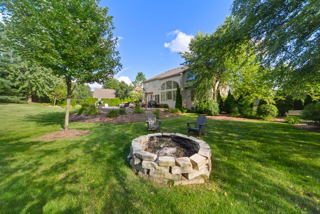 3818 Grand View Court, St. Charles, IL 60175