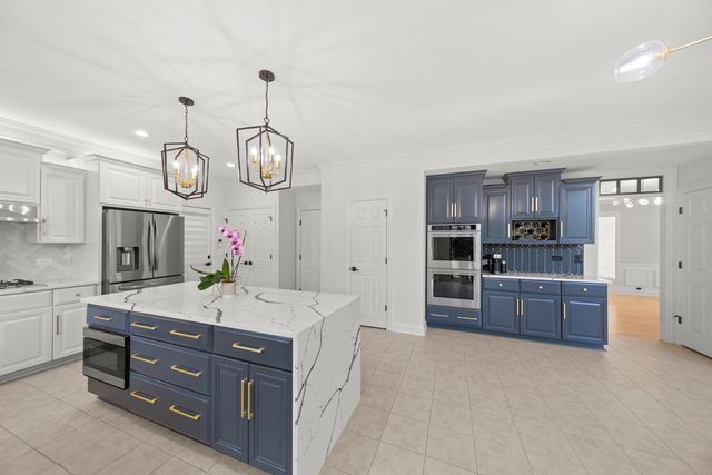 3818 Grand View Court, St. Charles, IL 60175