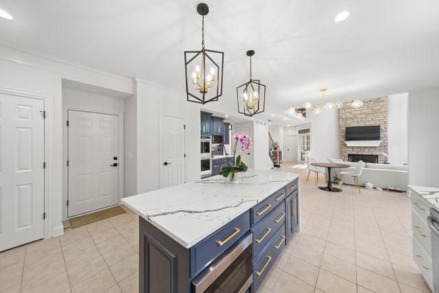 3818 Grand View Court, St. Charles, IL 60175