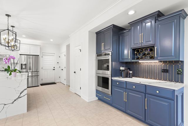 3818 Grand View Court, St. Charles, IL 60175