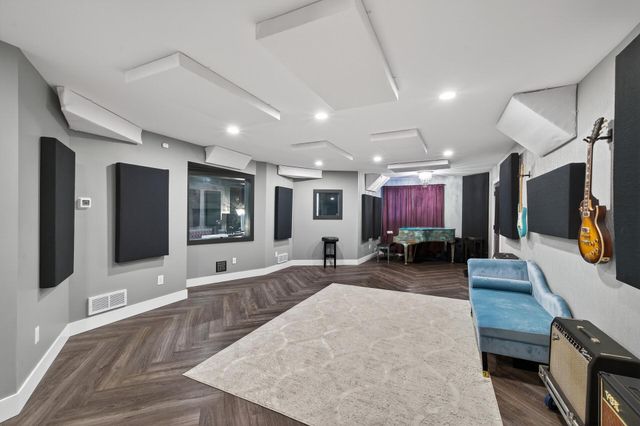 209 E 135th Street, Burnsville, MN 55337