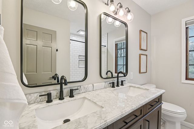 649 Hamlet Drive, Avon, IN 46123