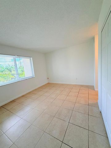 7705 Camino Real B413 B413, Miami, FL 33143