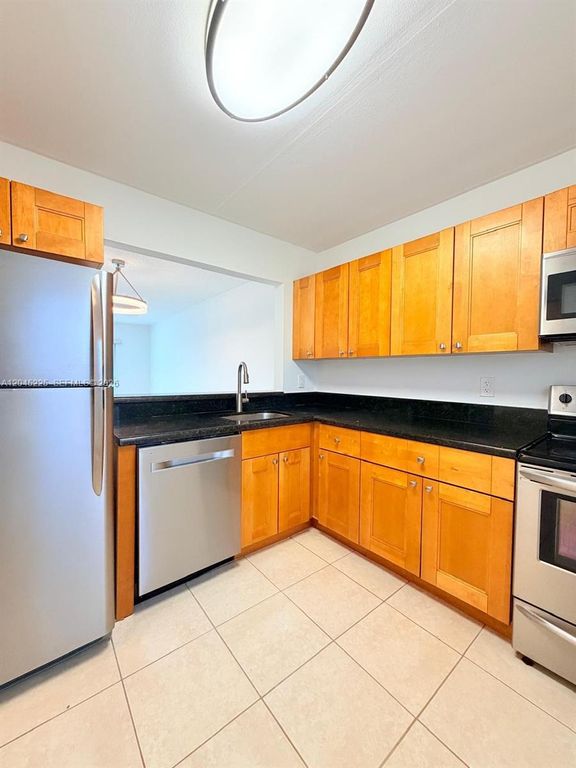7705 Camino Real B413 B413, Miami, FL 33143