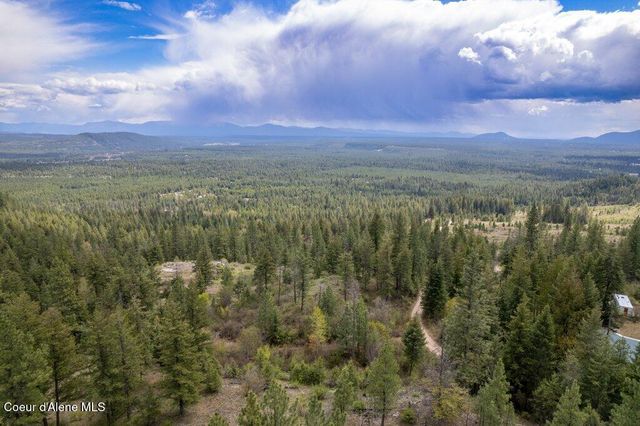 1131 Cabin Ridge Rd, Spirit Lake, ID 83869