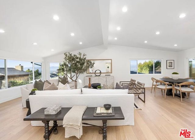 3852 Sherview Drive, Sherman Oaks, CA 91403