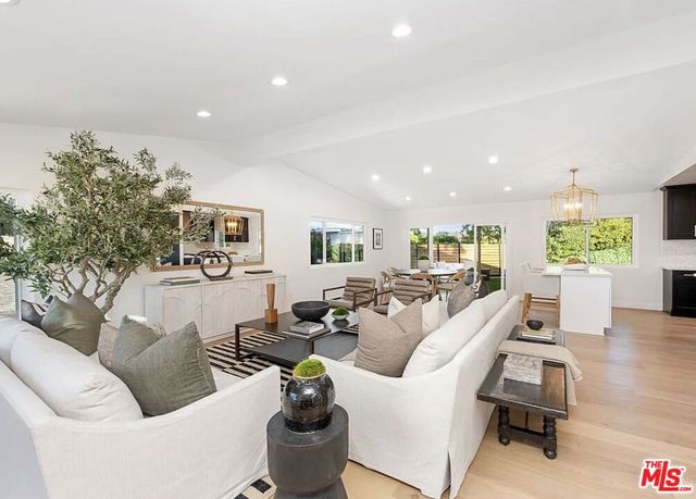 3852 Sherview Drive, Sherman Oaks, CA 91403