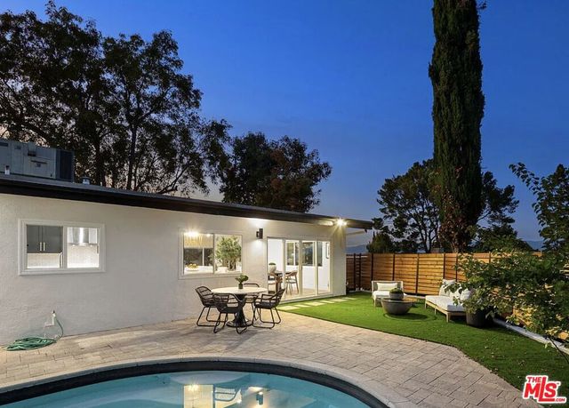 3852 Sherview Drive, Sherman Oaks, CA 91403