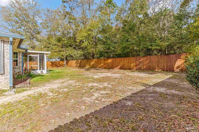 5149 Westport Dr, Milton, FL 32570